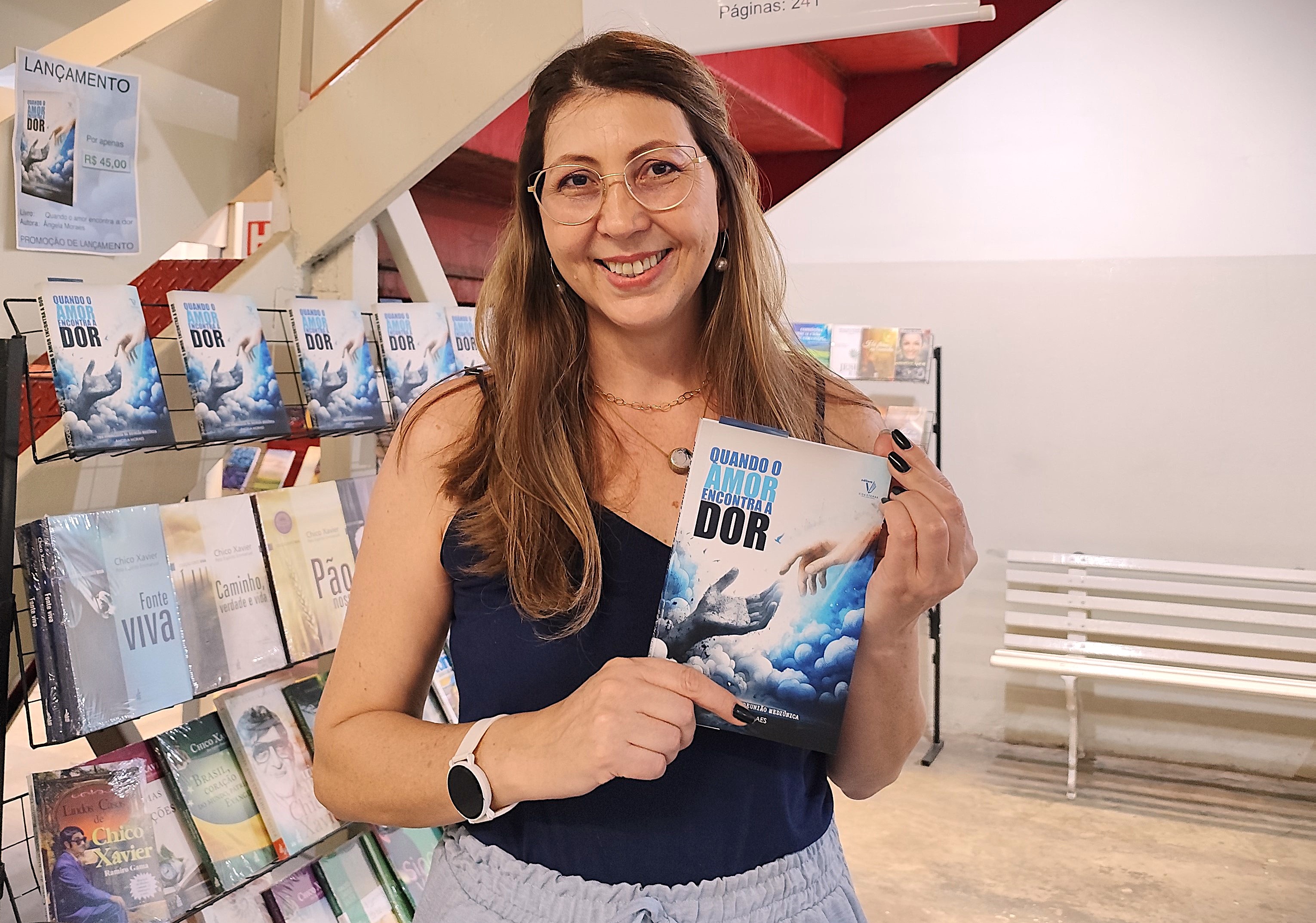 Quando o Amor encontra a Dor: o livro relata experiências mediúnicas da autora